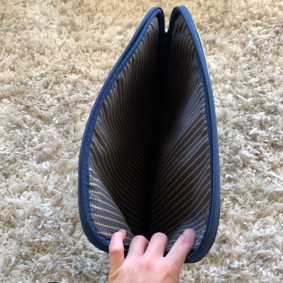 Jessica Simpson Laptop Sleeve - Picture 5 of 8